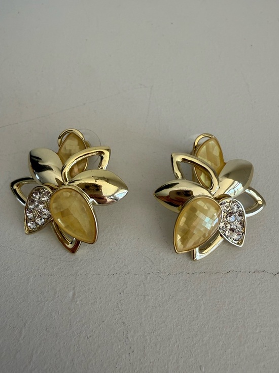 Jewelry - Gold-Tone Yellow Gem Flower Earrings